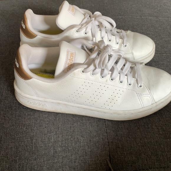 White and Gold Adidas size 9.5 - Picture 2 of 4